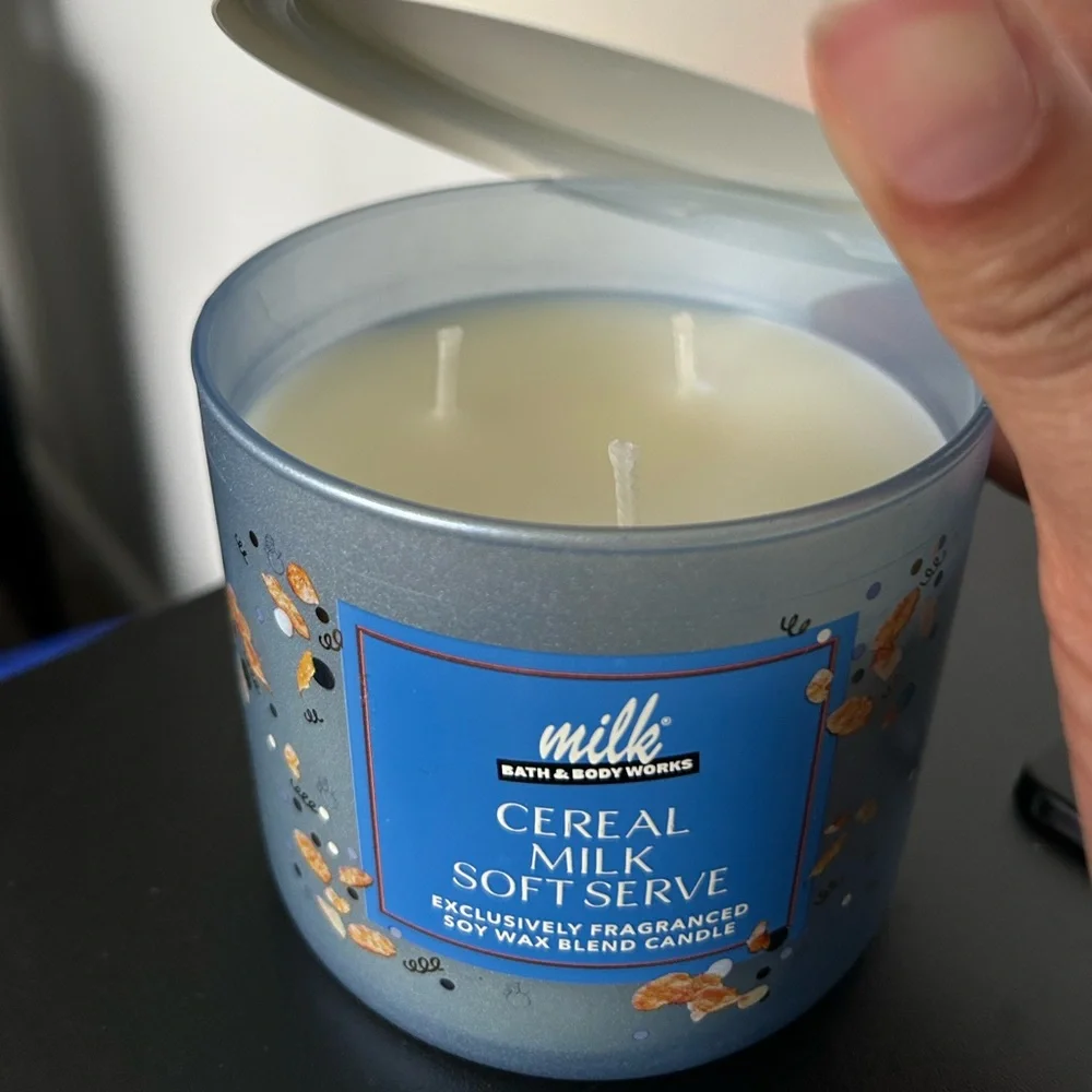 Bath and Body Works Cereal Milk Soft Serve 3 Wick Candle